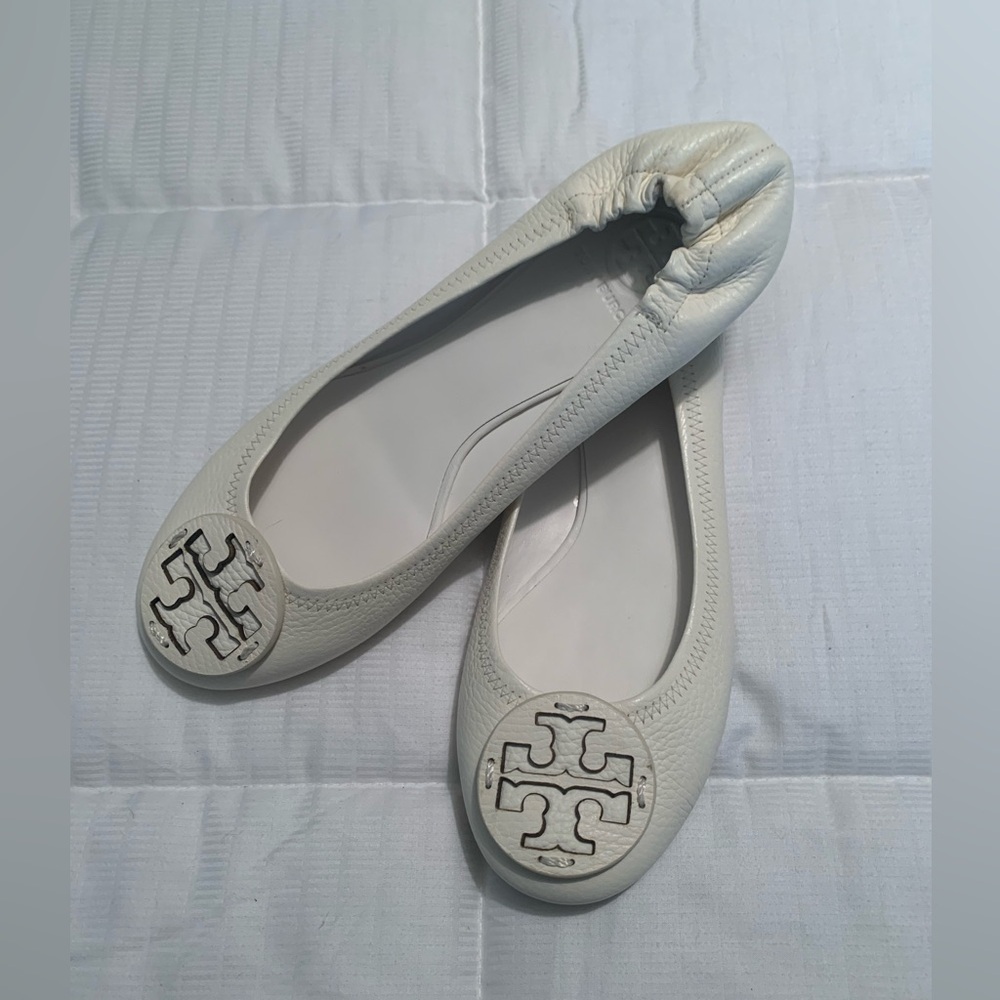 Tory Burch REVA Pebbled
Leather White Ballet
Flat Size 10 NWOT